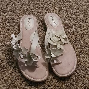 Boc flower cream leather sandal